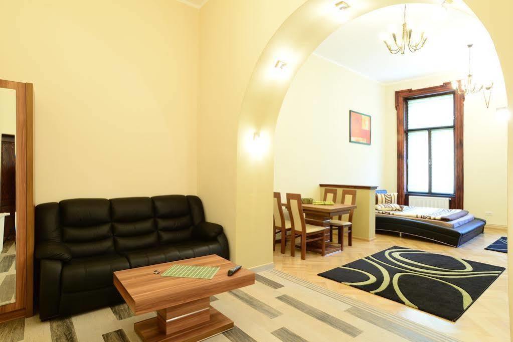 Select City Center Apartments Брашов Экстерьер фото